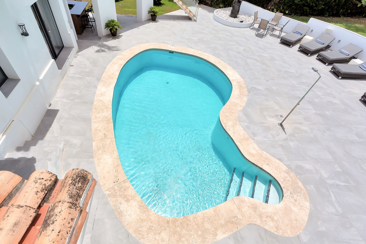 4 Bed Townhouse for sale in El Rosario Costa Del Sol, Málaga, Spain