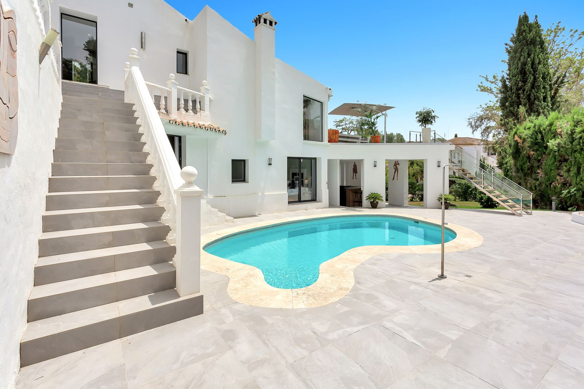 4 Bed Townhouse for sale in El Rosario Costa Del Sol, Málaga, Spain