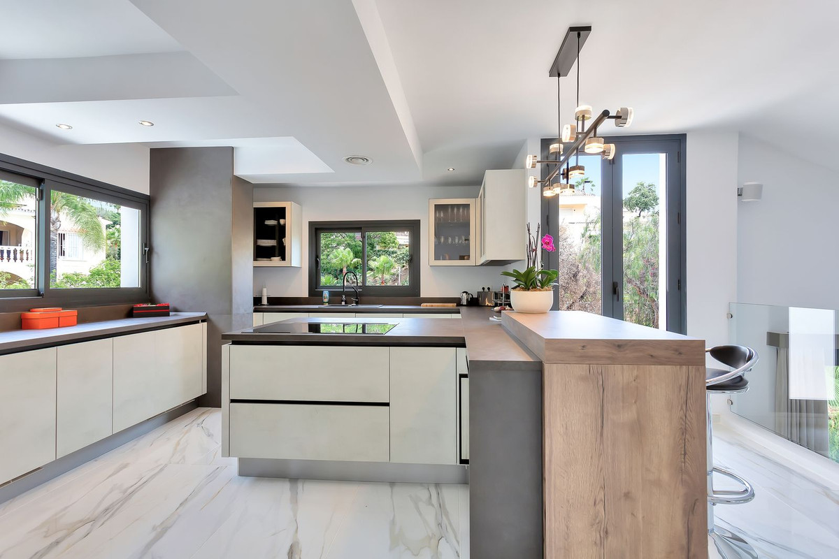 4 Bed Townhouse for sale in El Rosario Costa Del Sol, Málaga, Spain