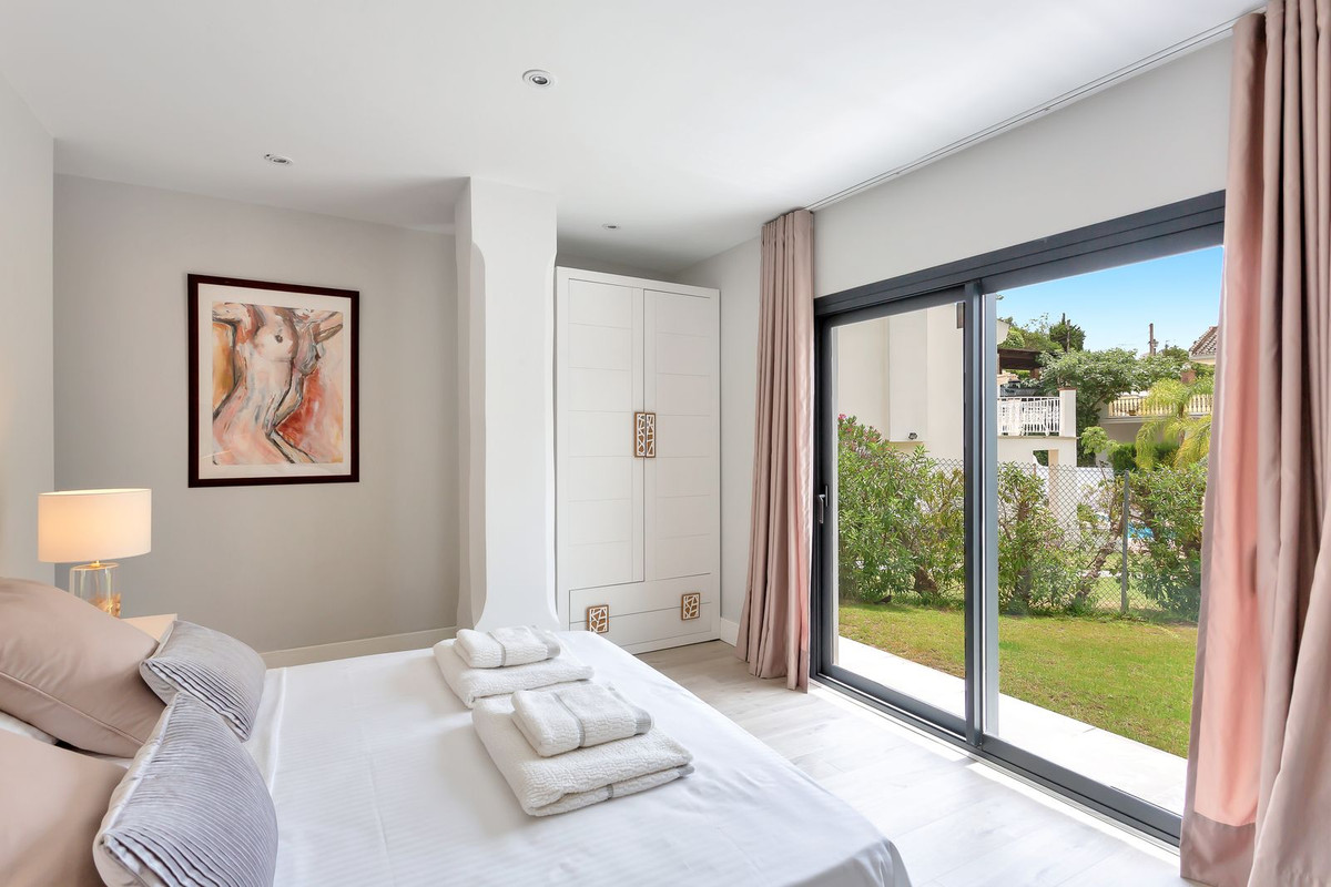 4 Bed Townhouse for sale in El Rosario Costa Del Sol, Málaga, Spain