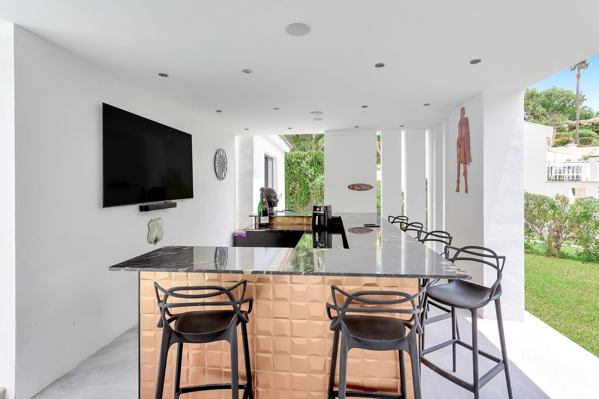 4 Bed Townhouse for sale in El Rosario Costa Del Sol, Málaga, Spain