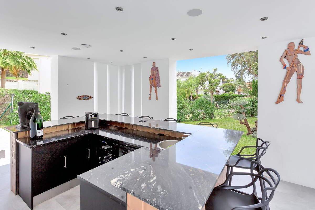4 Bed Townhouse for sale in El Rosario Costa Del Sol, Málaga, Spain