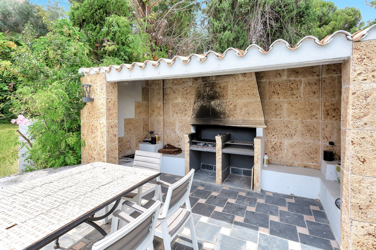 4 Bed Townhouse for sale in El Rosario Costa Del Sol, Málaga, Spain