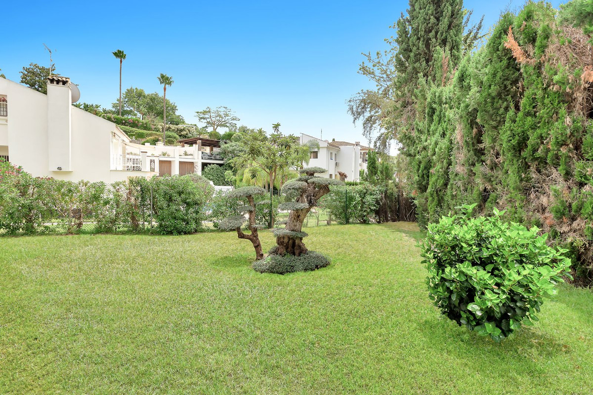 4 Bed Townhouse for sale in El Rosario Costa Del Sol, Málaga, Spain