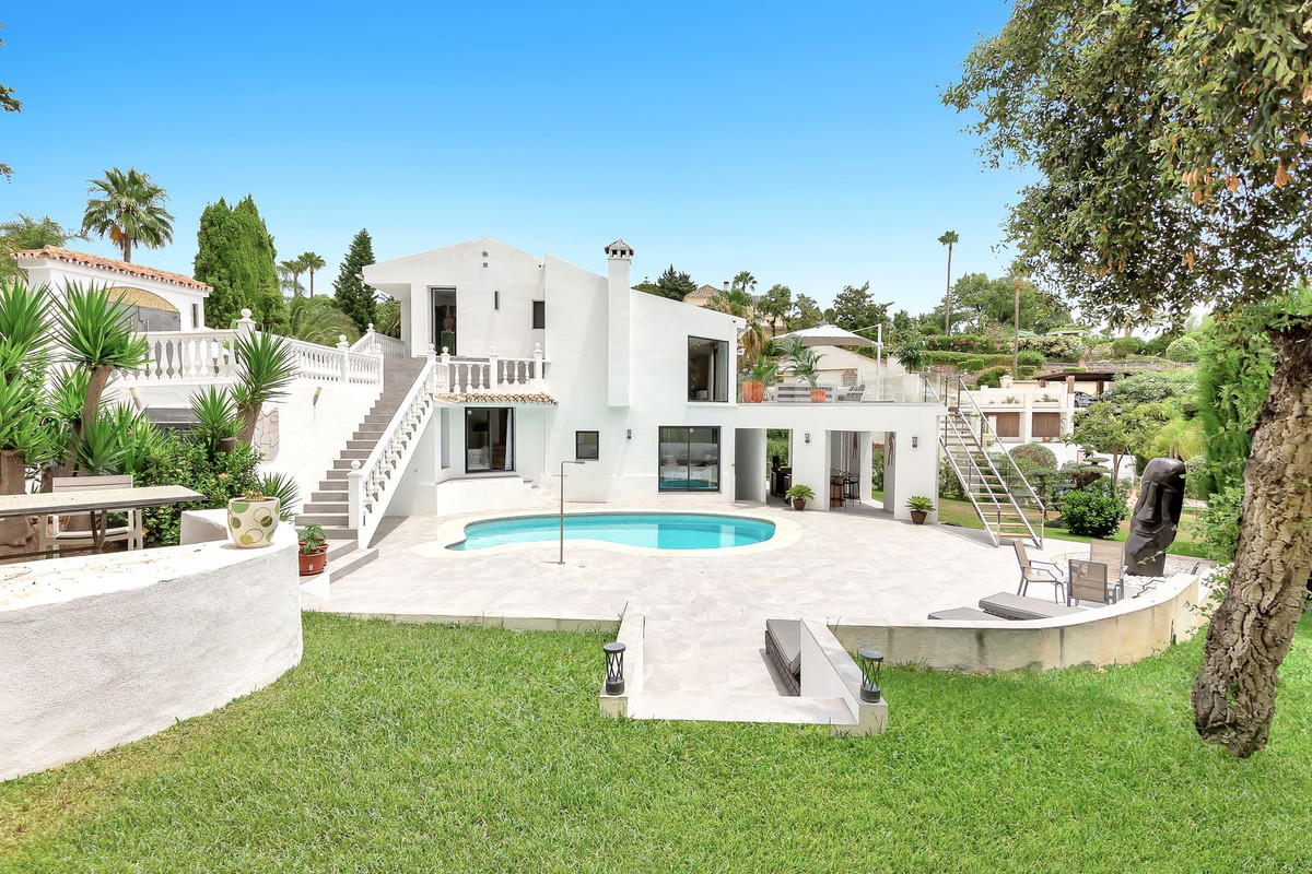 4 Bed Townhouse for sale in El Rosario Costa Del Sol, Málaga, Spain