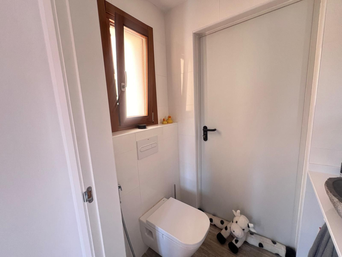 4 Bed Commercial unit for sale in Málaga Costa Del Sol, Málaga, Spain