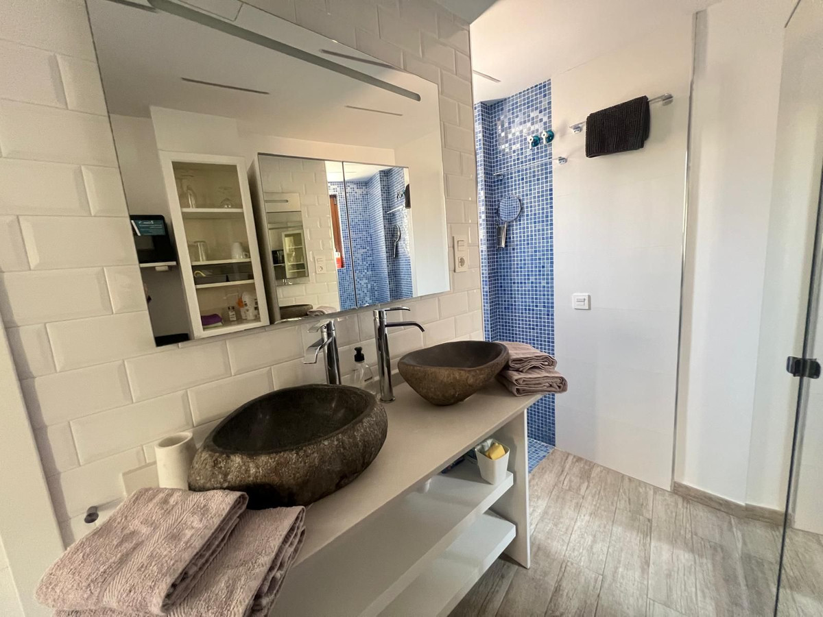 4 Bed Commercial unit for sale in Málaga Costa Del Sol, Málaga, Spain
