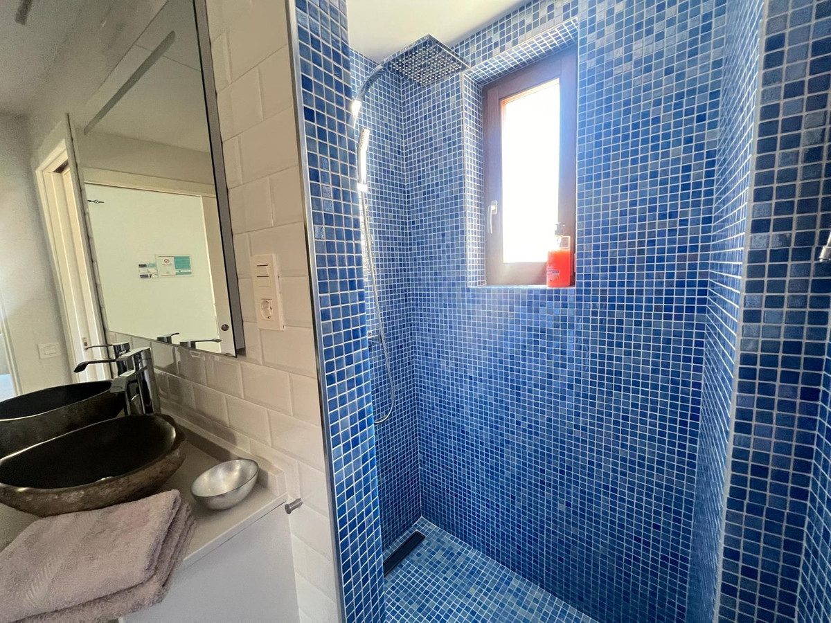 4 Bed Commercial unit for sale in Málaga Costa Del Sol, Málaga, Spain