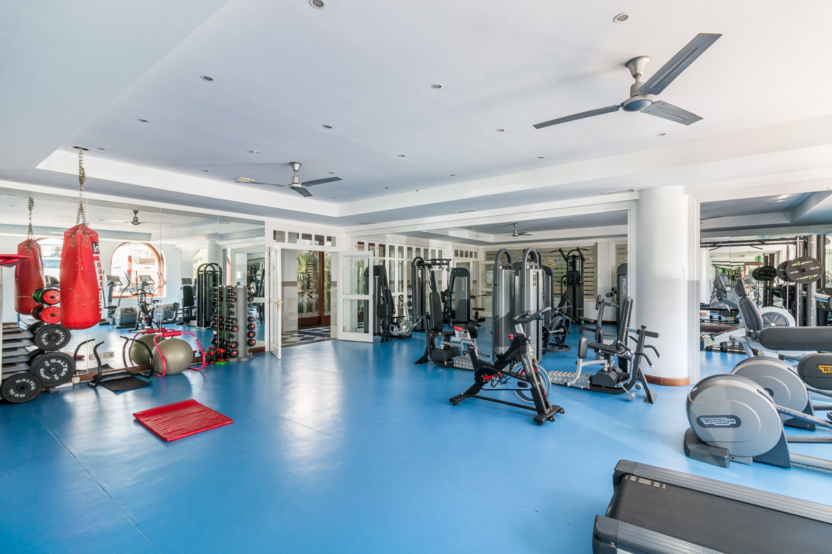 4 Bed Apartment for sale in The Golden Mile Costa Del Sol, Málaga, Spain