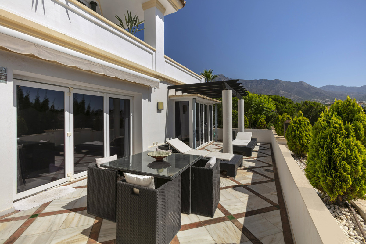 4 Bed Apartment for sale in The Golden Mile Costa Del Sol, Málaga, Spain