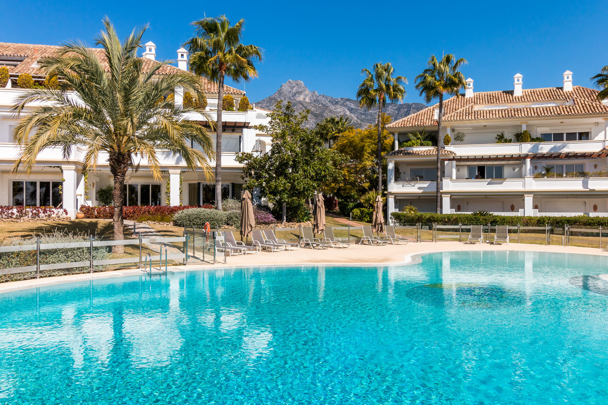 4 Bed Apartment for sale in The Golden Mile Costa Del Sol, Málaga, Spain