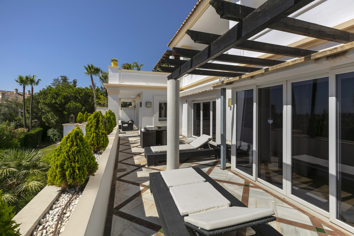 4 Bed Apartment for sale in The Golden Mile Costa Del Sol, Málaga, Spain
