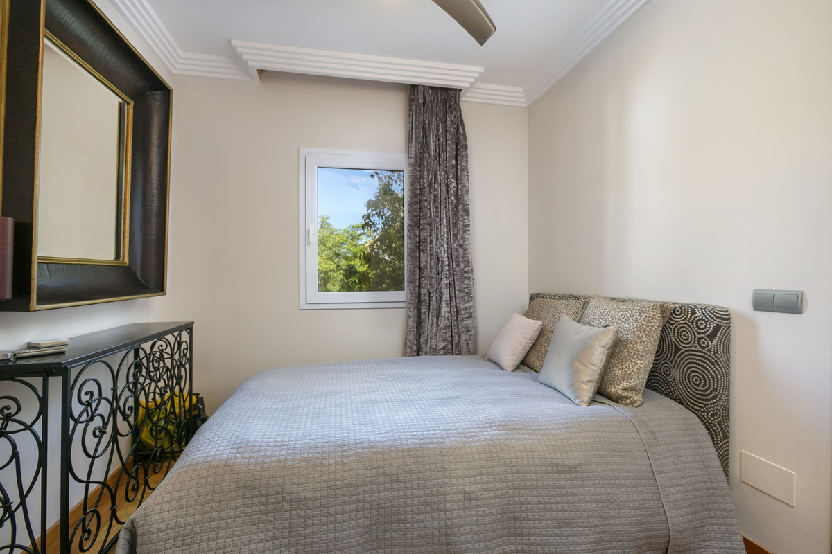 4 Bed Apartment for sale in The Golden Mile Costa Del Sol, Málaga, Spain