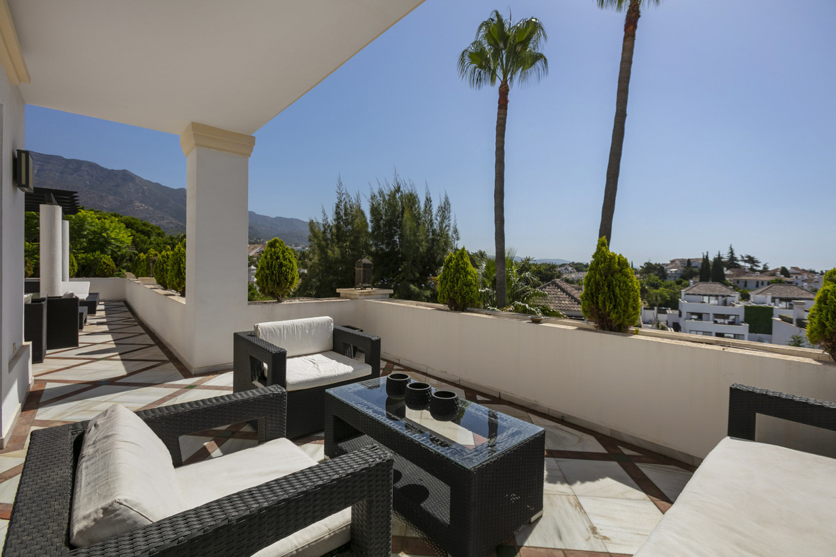 4 Bed Apartment for sale in The Golden Mile Costa Del Sol, Málaga, Spain