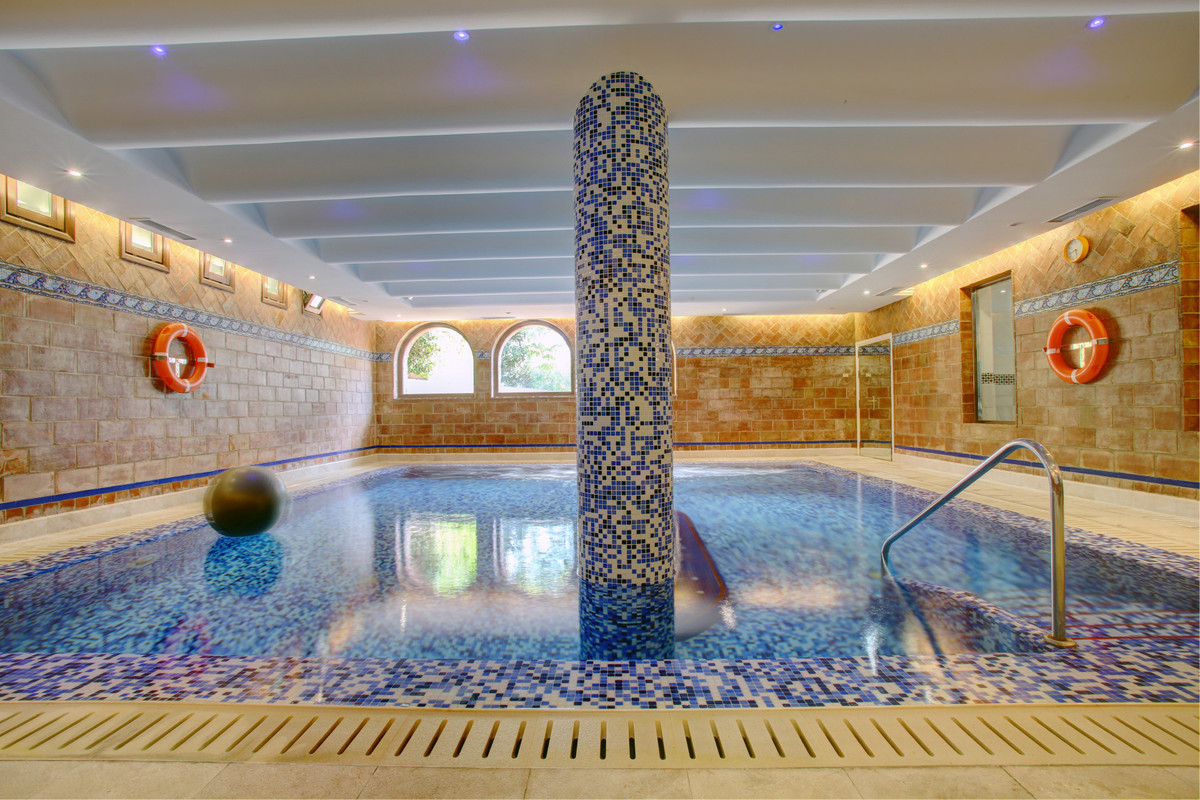 4 Bed Apartment for sale in The Golden Mile Costa Del Sol, Málaga, Spain