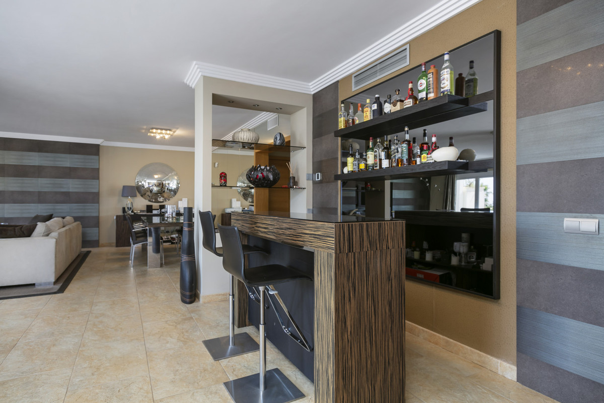 4 Bed Apartment for sale in The Golden Mile Costa Del Sol, Málaga, Spain