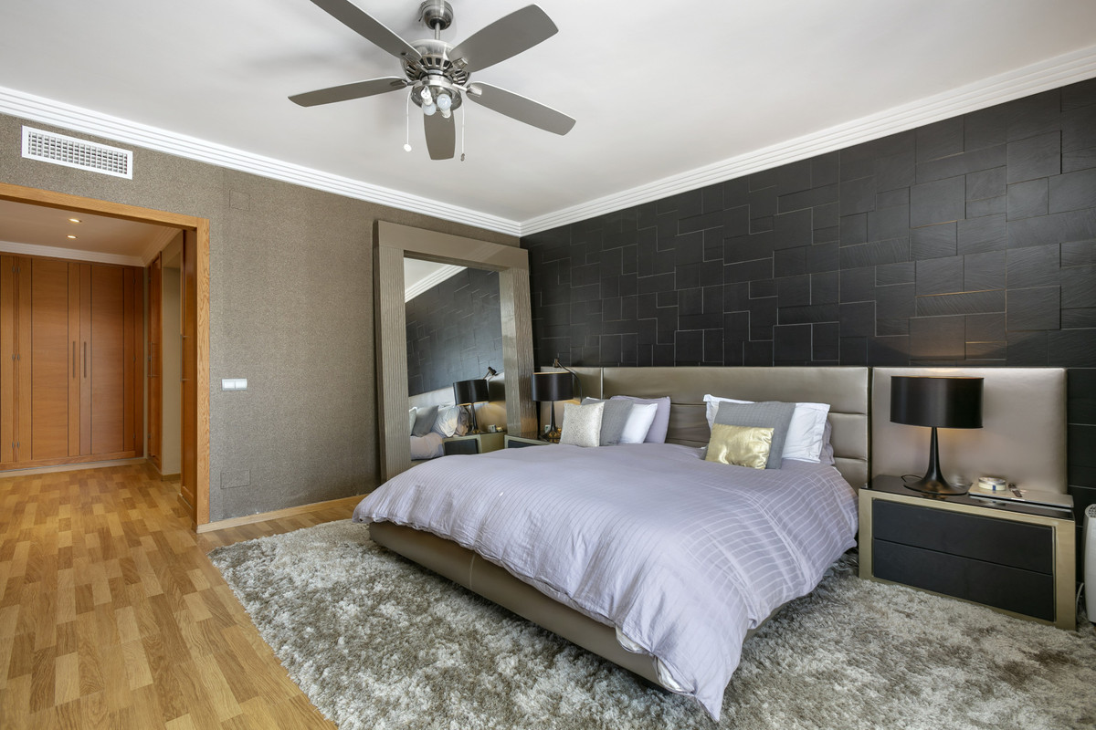 4 Bed Apartment for sale in The Golden Mile Costa Del Sol, Málaga, Spain