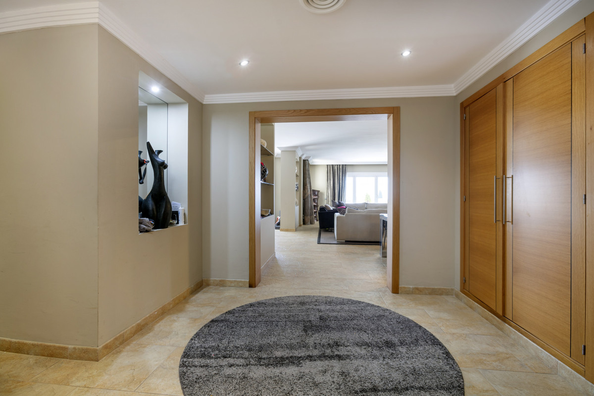 4 Bed Apartment for sale in The Golden Mile Costa Del Sol, Málaga, Spain