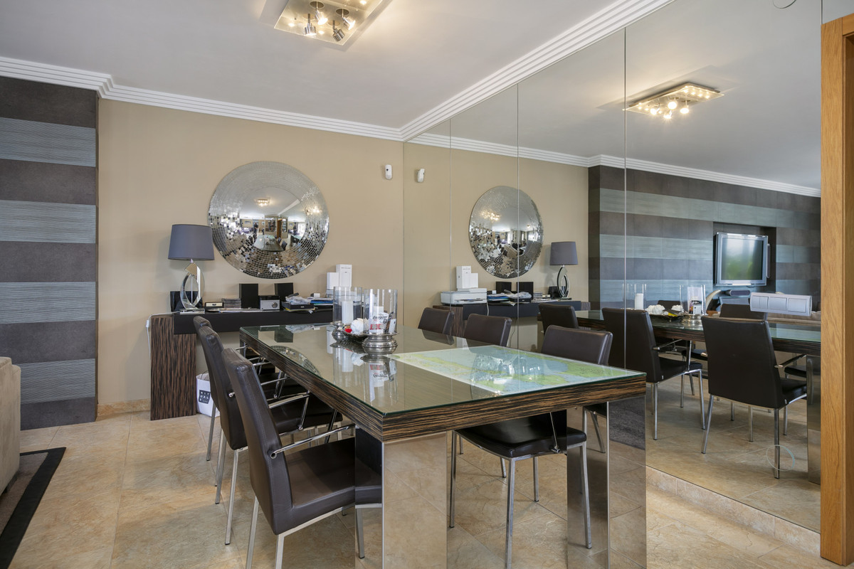 4 Bed Apartment for sale in The Golden Mile Costa Del Sol, Málaga, Spain