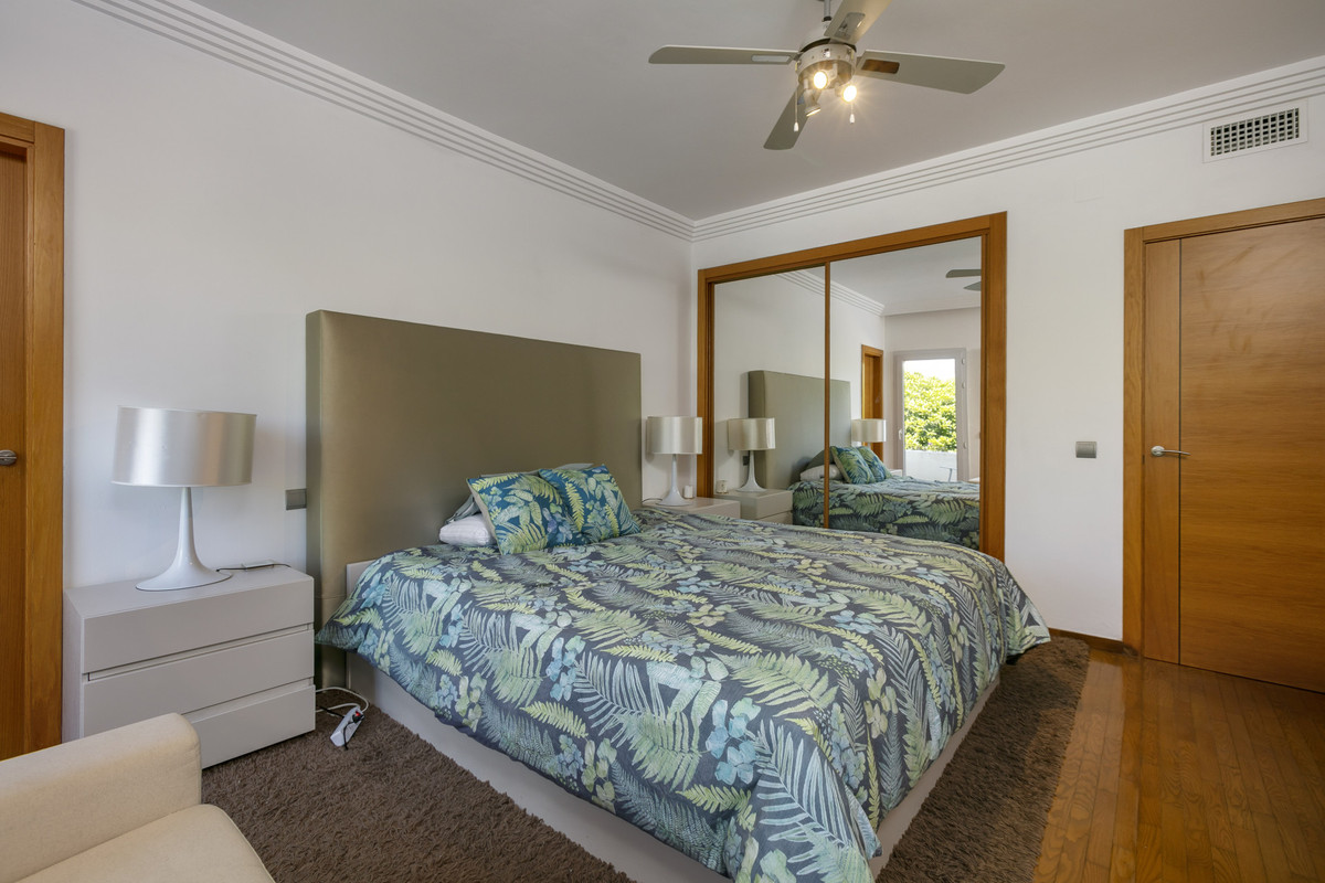 4 Bed Apartment for sale in The Golden Mile Costa Del Sol, Málaga, Spain
