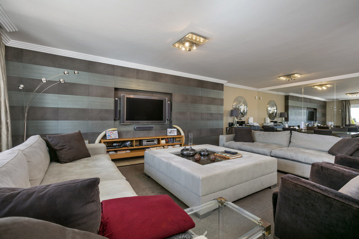 4 Bed Apartment for sale in The Golden Mile Costa Del Sol, Málaga, Spain