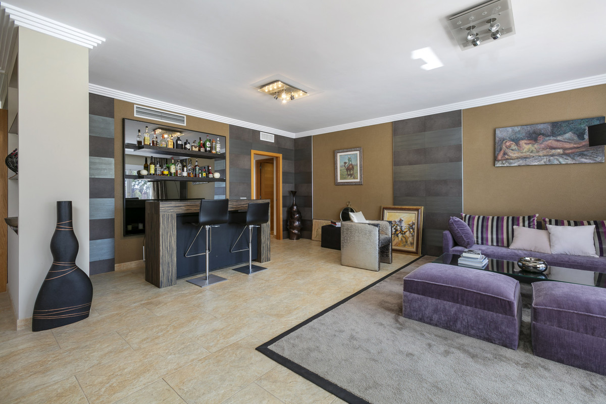 4 Bed Apartment for sale in The Golden Mile Costa Del Sol, Málaga, Spain