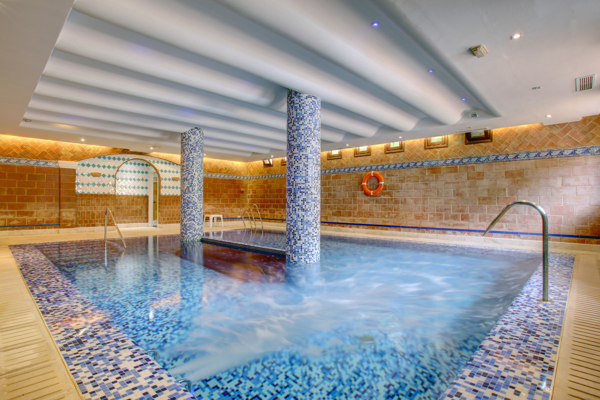 4 Bed Apartment for sale in The Golden Mile Costa Del Sol, Málaga, Spain