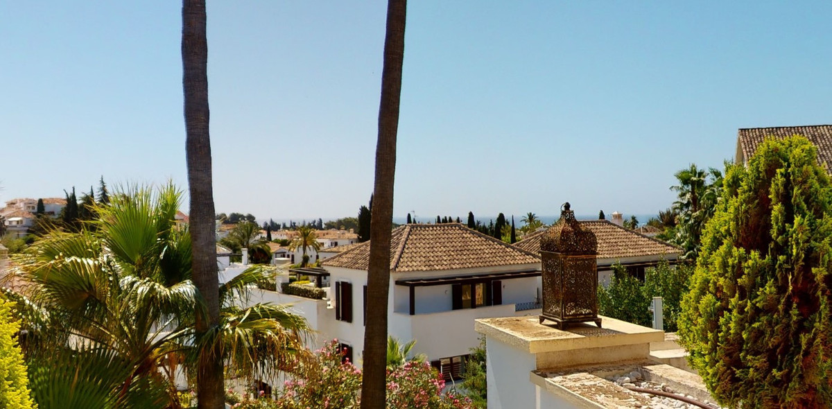 4 Bed Apartment for sale in The Golden Mile Costa Del Sol, Málaga, Spain
