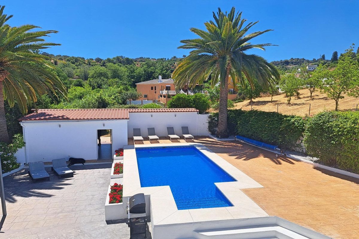 5 Bed Townhouse for sale in Coín Costa Del Sol, Málaga, Spain