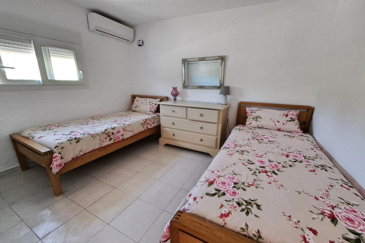 5 Bed Townhouse for sale in Coín Costa Del Sol, Málaga, Spain