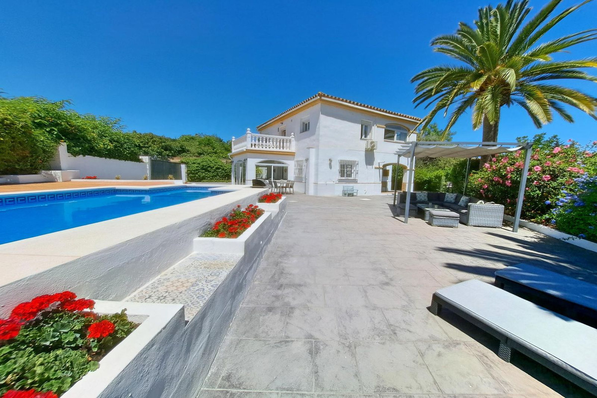 5 Bed Townhouse for sale in Coín Costa Del Sol, Málaga, Spain