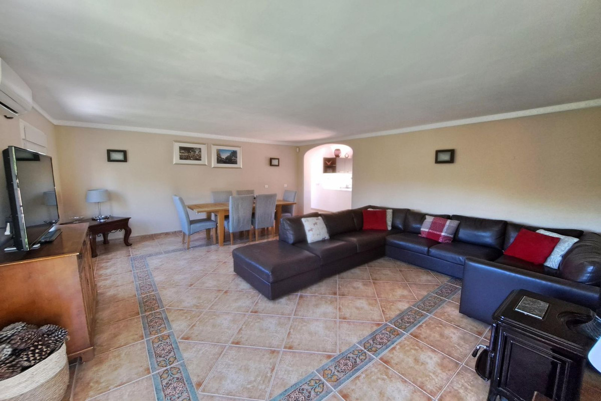 5 Bed Townhouse for sale in Coín Costa Del Sol, Málaga, Spain