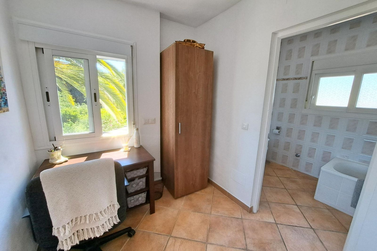5 Bed Townhouse for sale in Coín Costa Del Sol, Málaga, Spain