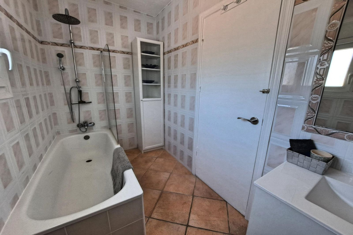5 Bed Townhouse for sale in Coín Costa Del Sol, Málaga, Spain