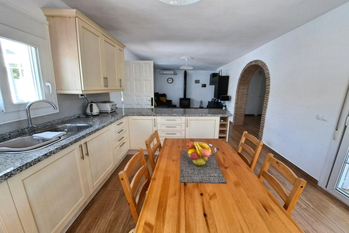 5 Bed Townhouse for sale in Coín Costa Del Sol, Málaga, Spain