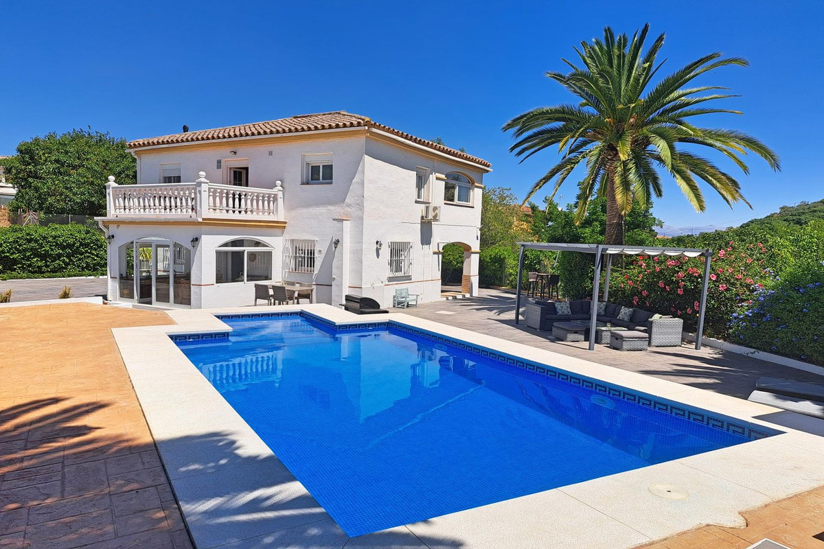 5 Bed Townhouse for sale in Coín Costa Del Sol, Málaga, Spain