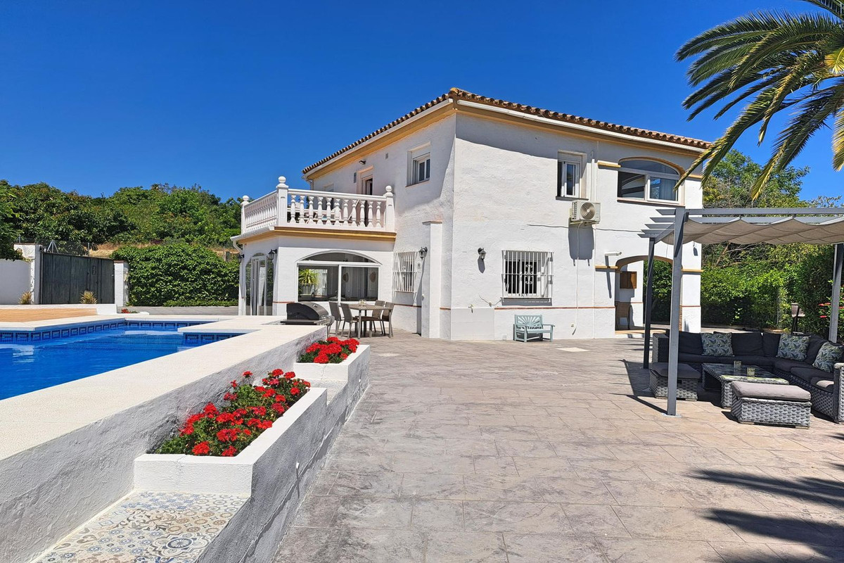 5 Bed Townhouse for sale in Coín Costa Del Sol, Málaga, Spain