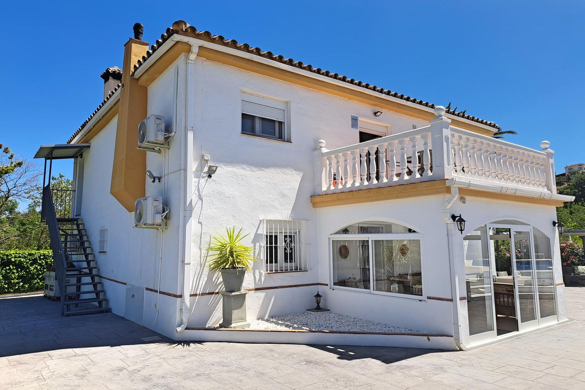5 Bed Townhouse for sale in Coín Costa Del Sol, Málaga, Spain