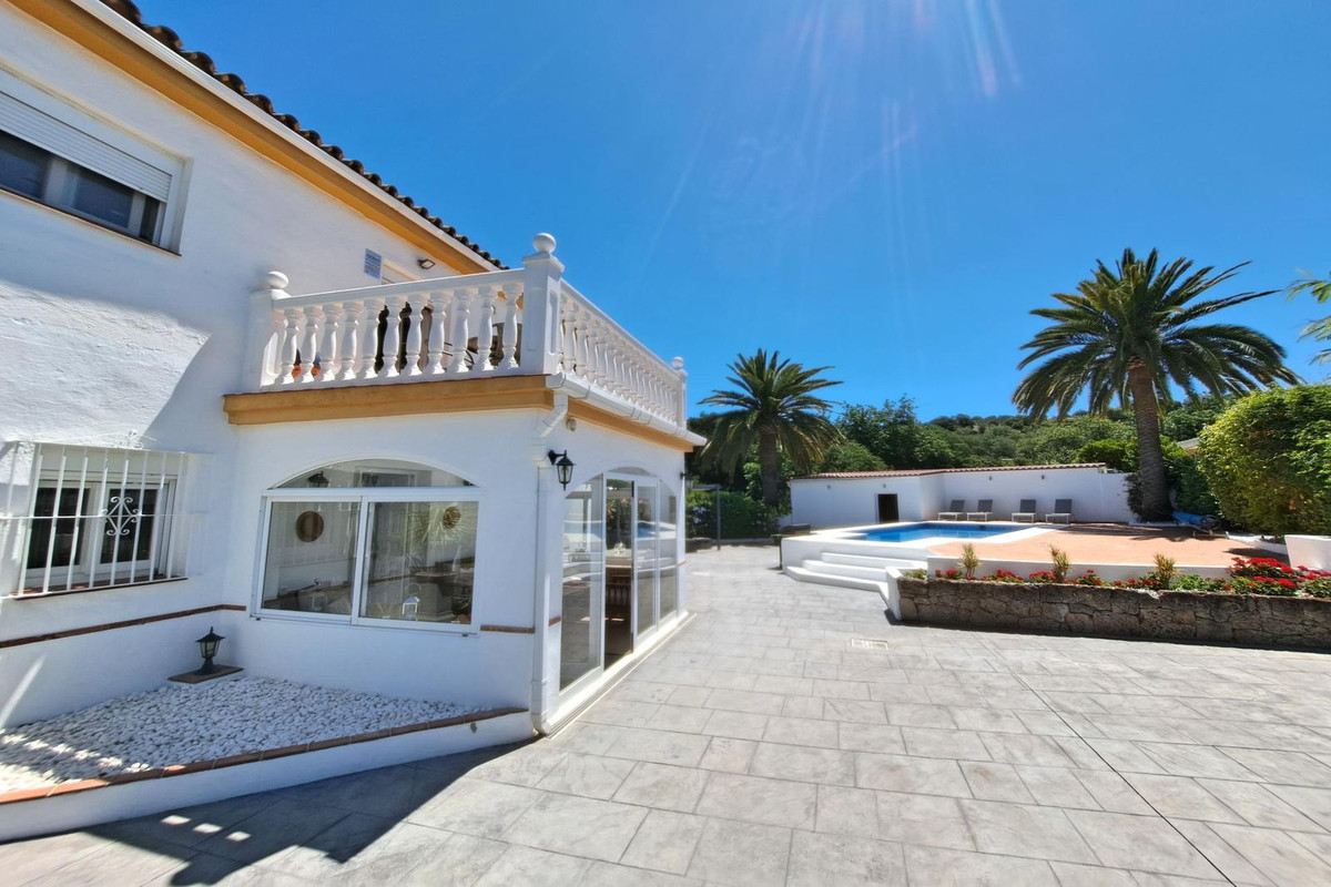 5 Bed Townhouse for sale in Coín Costa Del Sol, Málaga, Spain