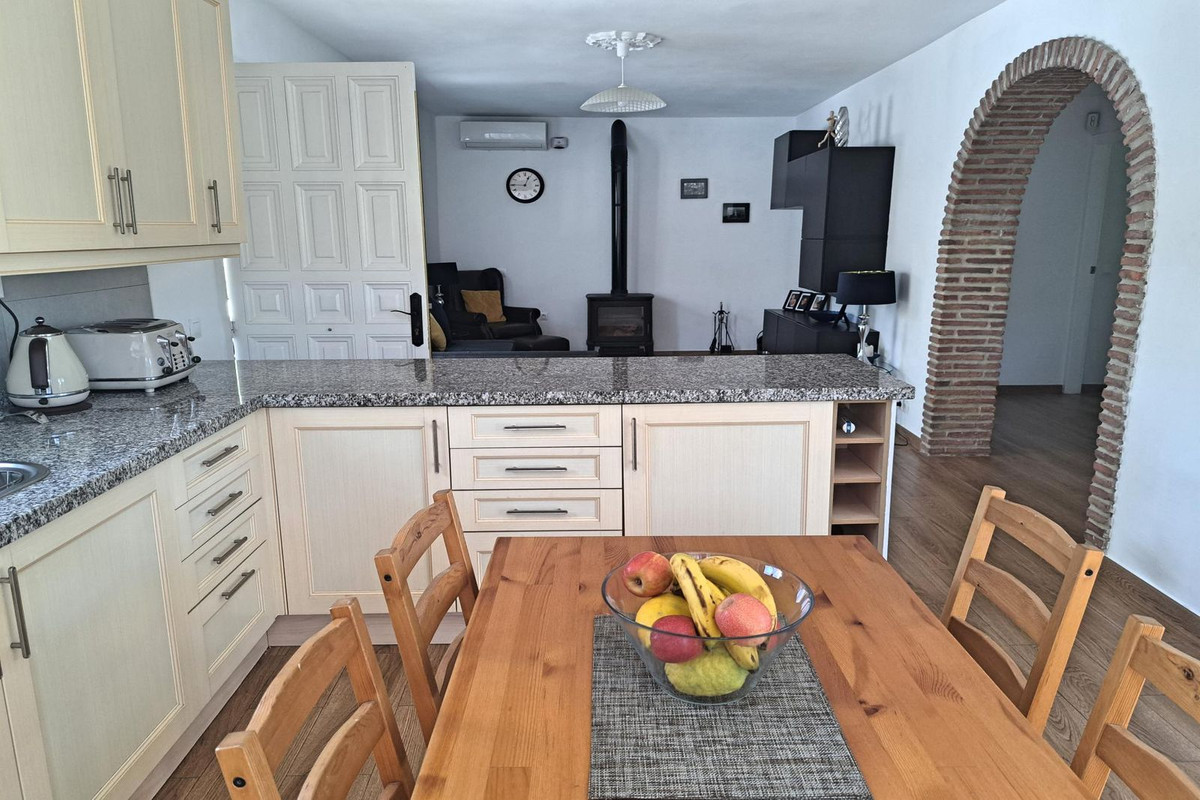 5 Bed Townhouse for sale in Coín Costa Del Sol, Málaga, Spain