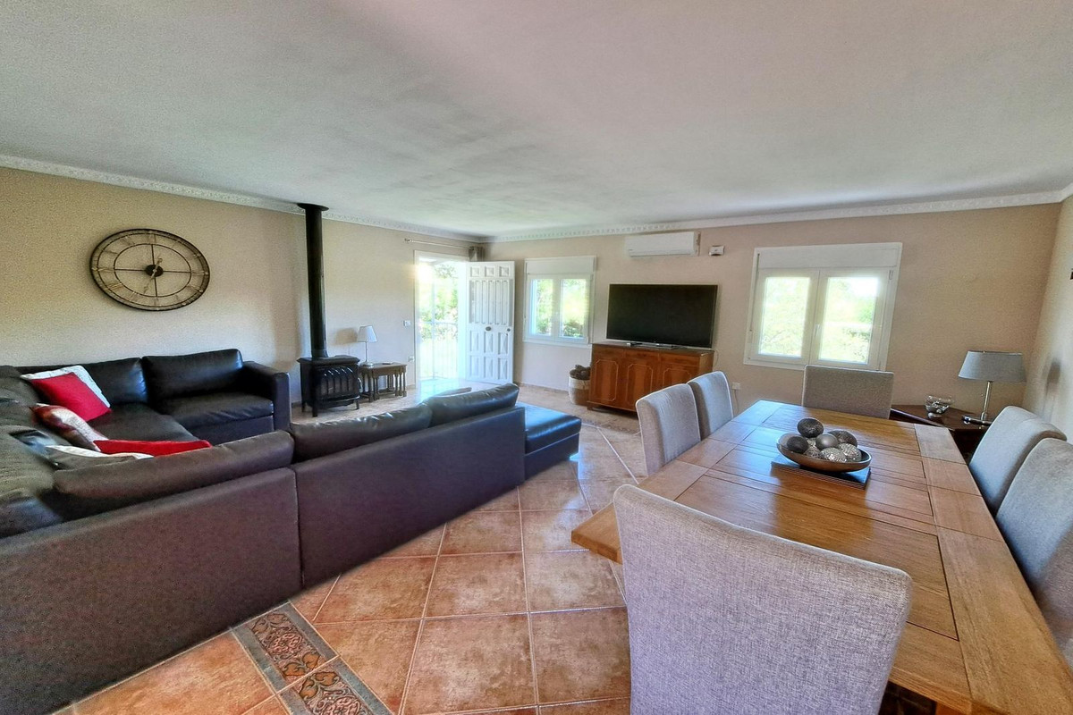 5 Bed Townhouse for sale in Coín Costa Del Sol, Málaga, Spain
