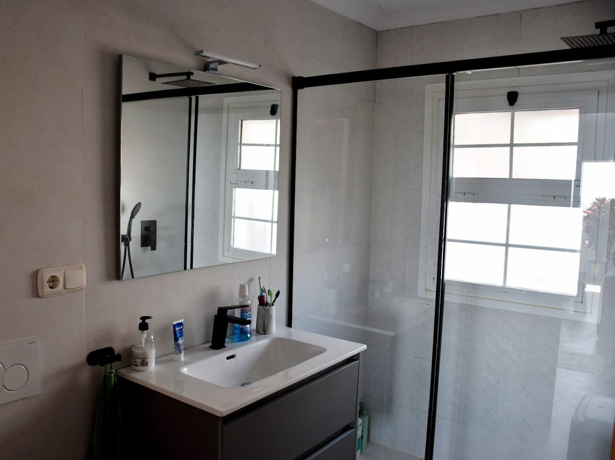 Se vende Villa - Chalet de 3 dormitorios en Costa Del Sol East, Málaga, España