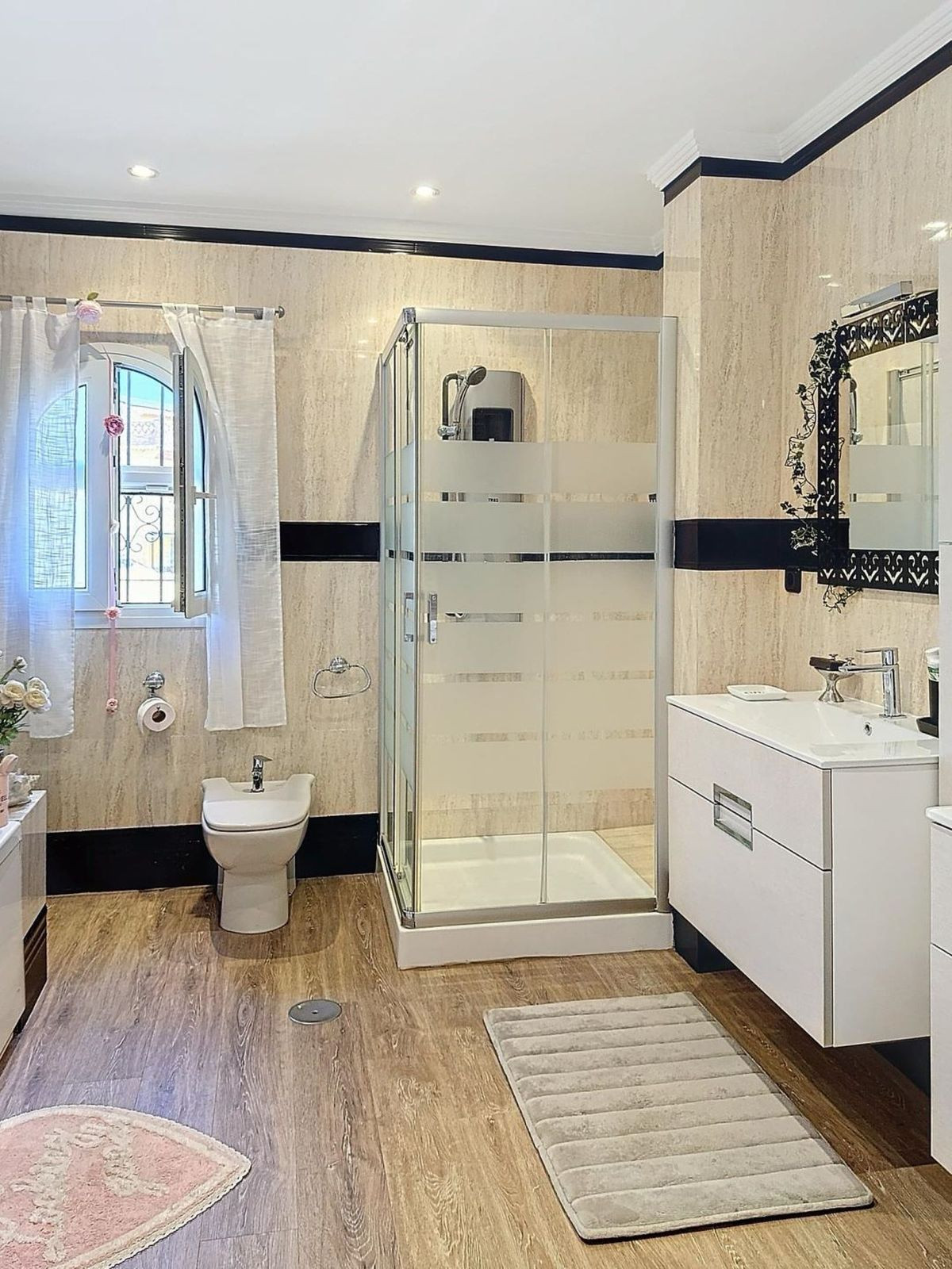 5 Bed Townhouse for sale in Rincón De La Victoria Costa Del Sol East, Málaga, Spain