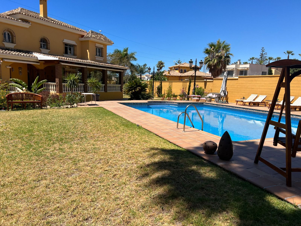 5 Bed Townhouse for sale in Rincón De La Victoria Costa Del Sol East, Málaga, Spain