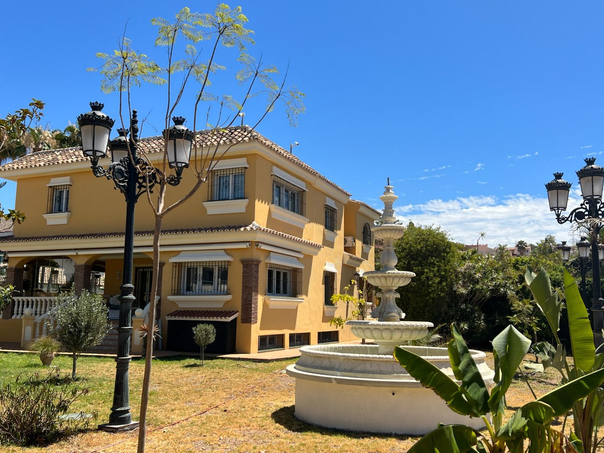 5 Bed Townhouse for sale in Rincón De La Victoria Costa Del Sol East, Málaga, Spain