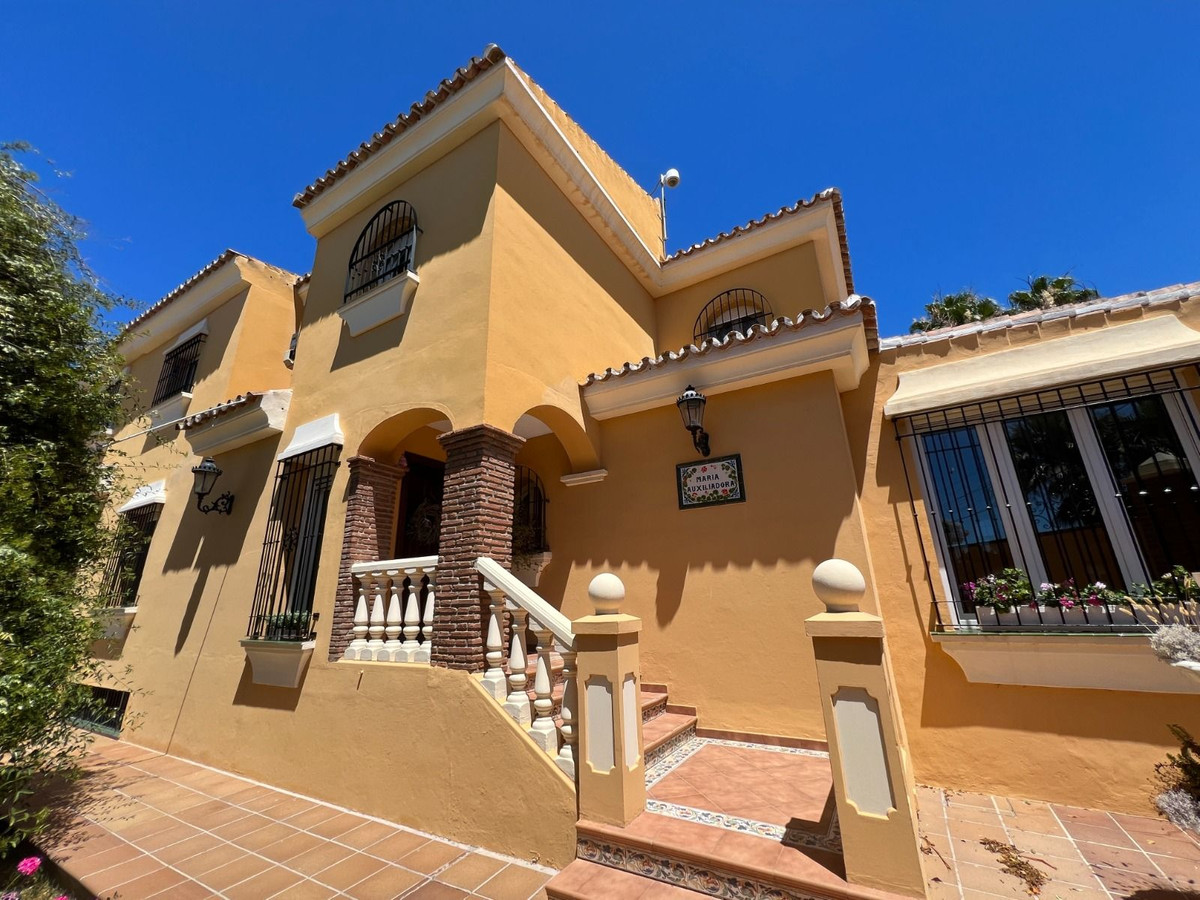 5 Bed Townhouse for sale in Rincón De La Victoria Costa Del Sol East, Málaga, Spain