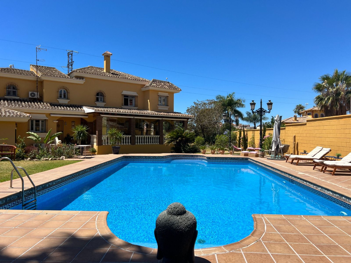 5 Bed Townhouse for sale in Rincón De La Victoria Costa Del Sol East, Málaga, Spain