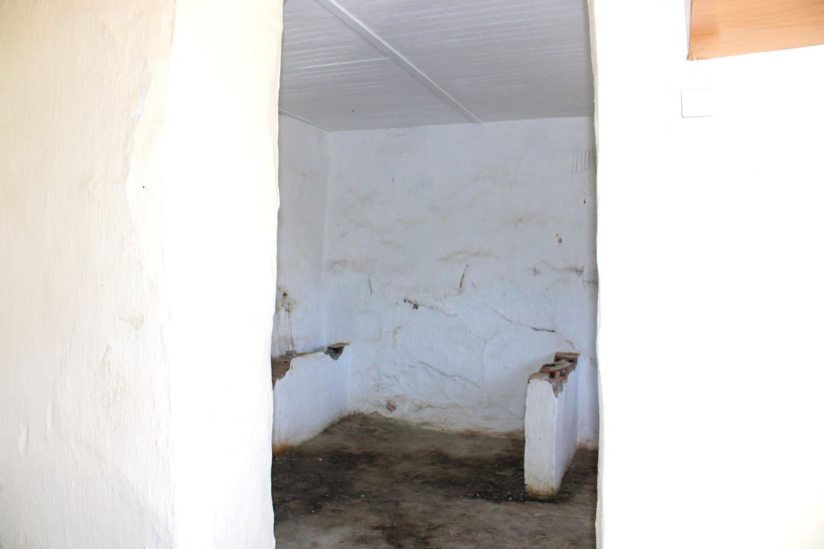 Se vende Finca - Cortijo de 2 dormitorios en Costa Del Sol East, Málaga, España
