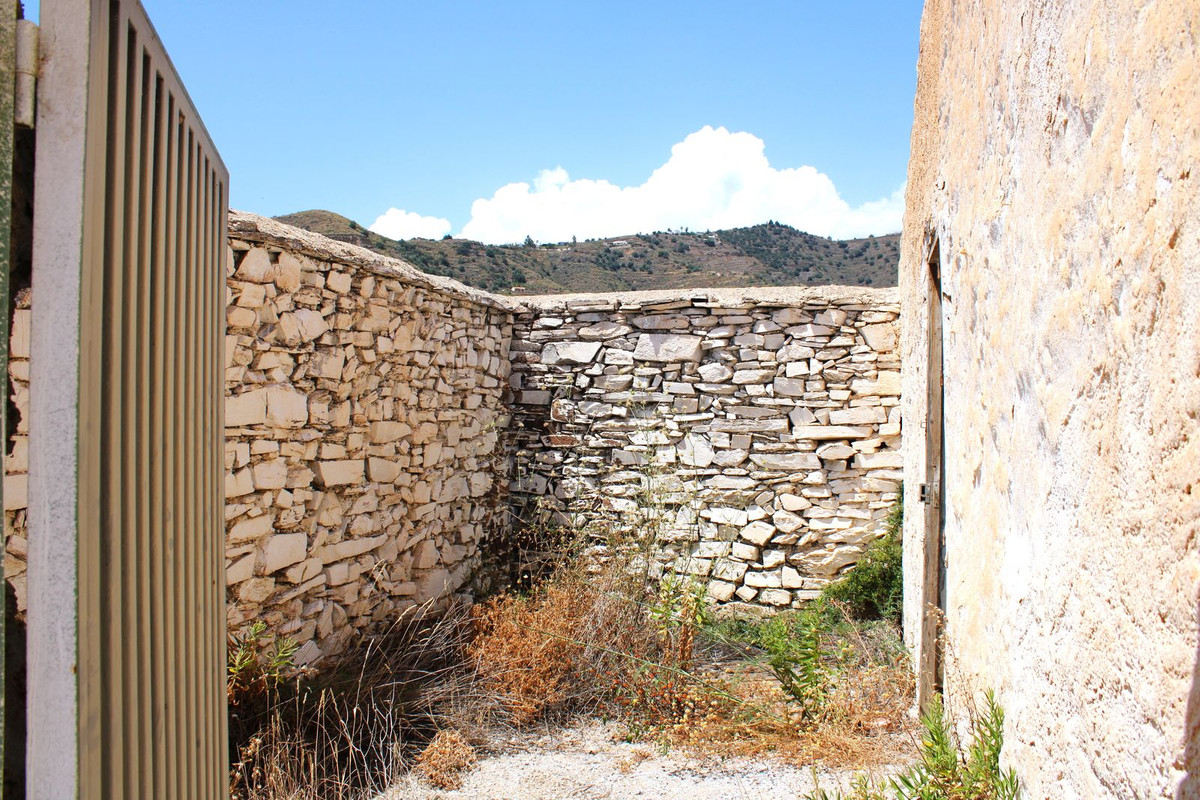 Se vende Finca - Cortijo de 2 dormitorios en Costa Del Sol East, Málaga, España