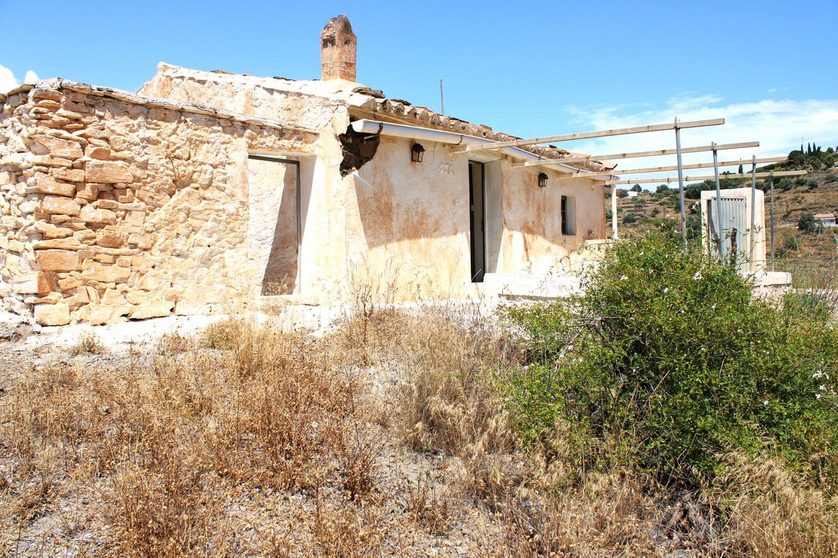 Se vende Finca - Cortijo de 2 dormitorios en Costa Del Sol East, Málaga, España